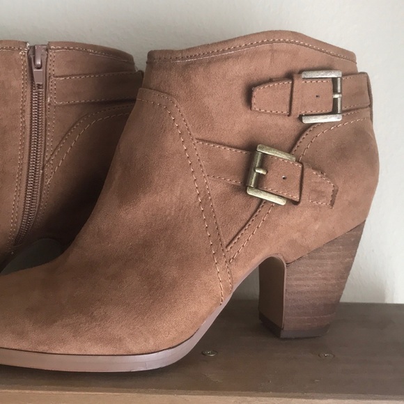 Crown Vintage Camel Booties - Picture 2 of 4